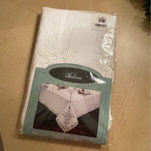 New Tableloth and 12 Napkins Helena Battenberg White Cotton 66x120 Oblong